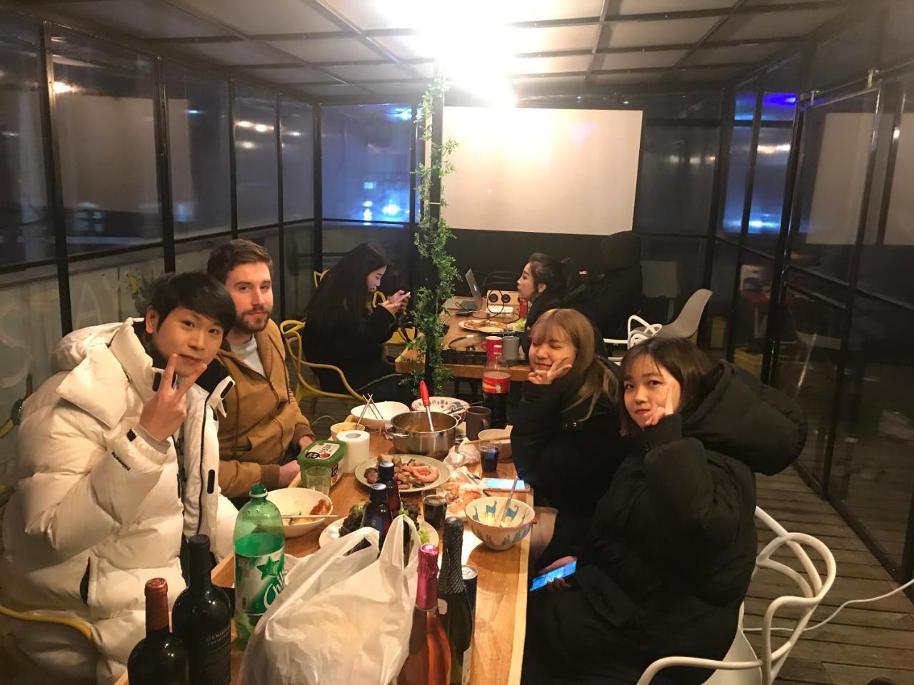 Fun Fun Stay Guesthouse Сеул Екстериор снимка